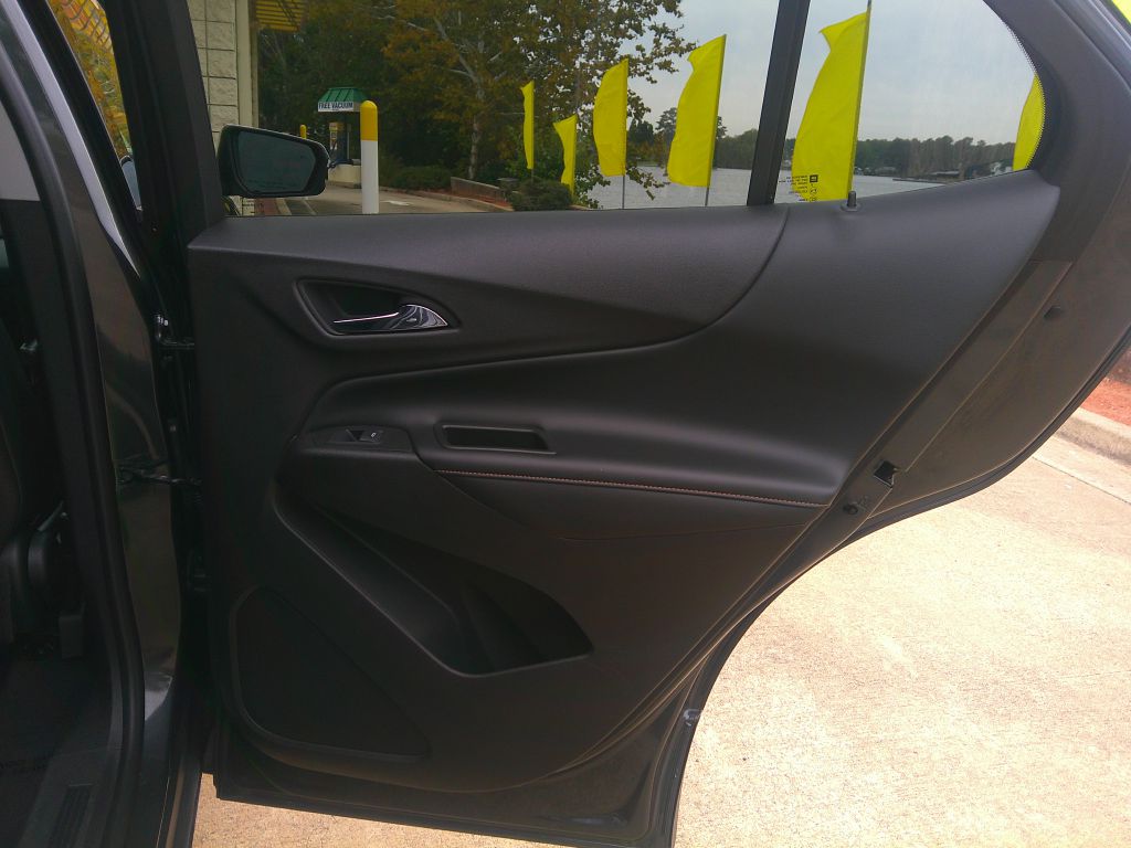 Photo 9 of this CHEVROLET EQUINOX
