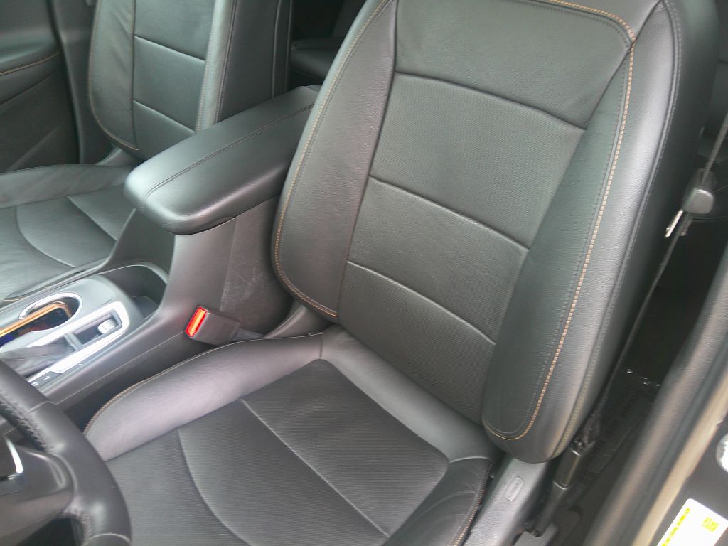 Photo 11 of this CHEVROLET EQUINOX
