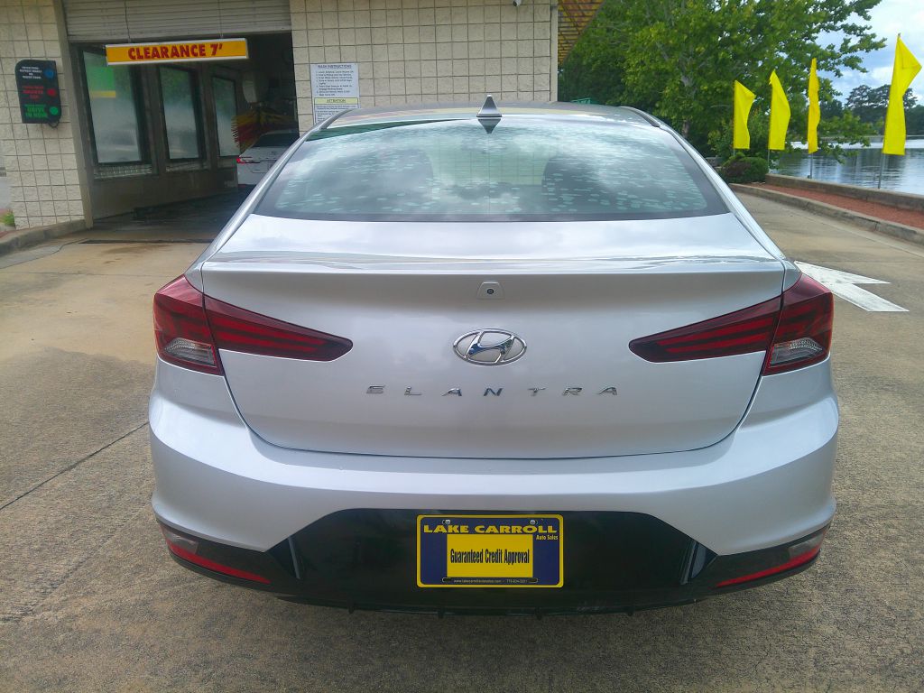 Photo 2 of this HYUNDAI ELANTRA