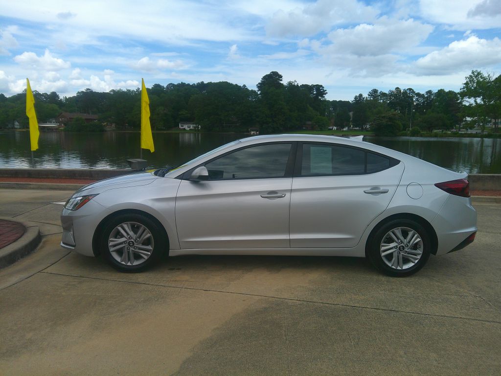 Photo 3 of this HYUNDAI ELANTRA