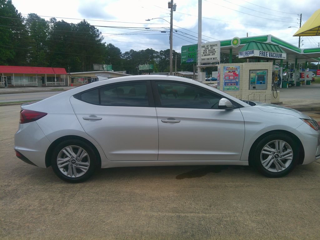 Photo 4 of this HYUNDAI ELANTRA