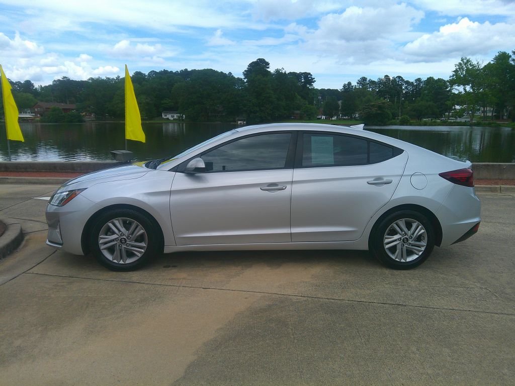 Photo 5 of this HYUNDAI ELANTRA