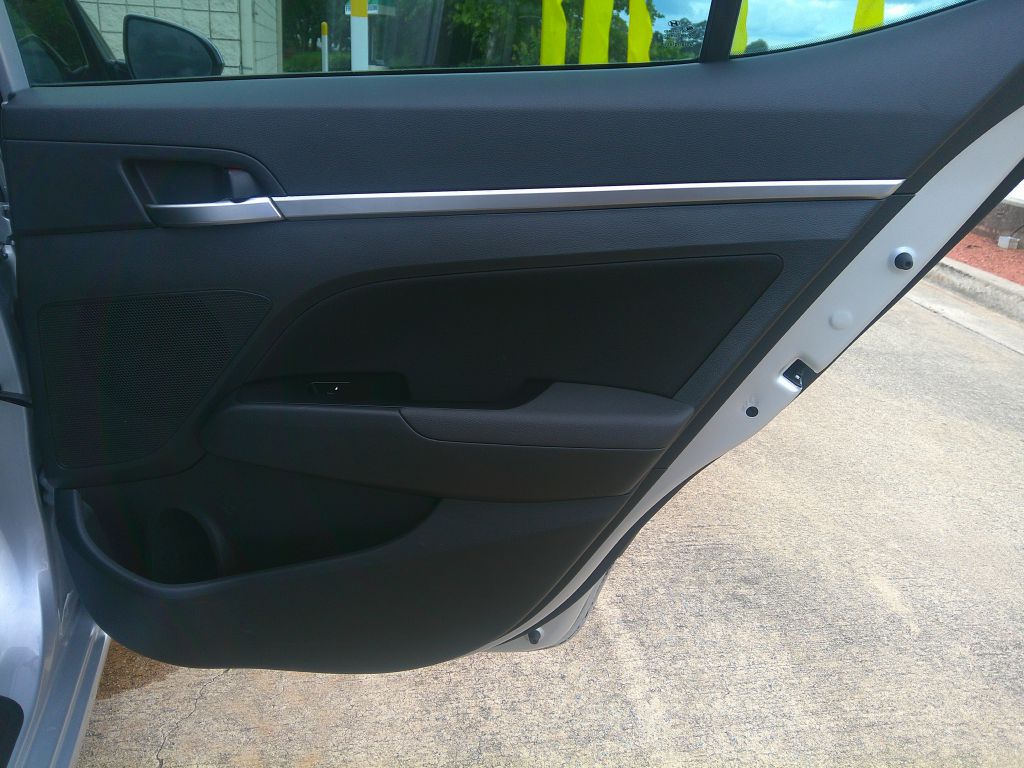 Photo 8 of this HYUNDAI ELANTRA
