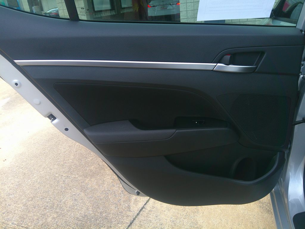 Photo 9 of this HYUNDAI ELANTRA