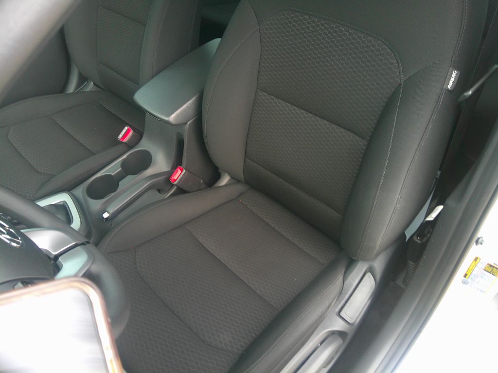 Photo 10 of this HYUNDAI ELANTRA
