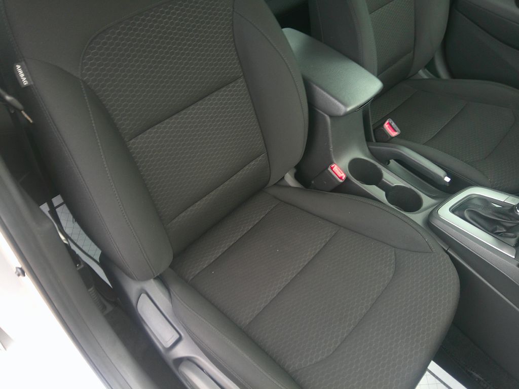 Photo 11 of this HYUNDAI ELANTRA