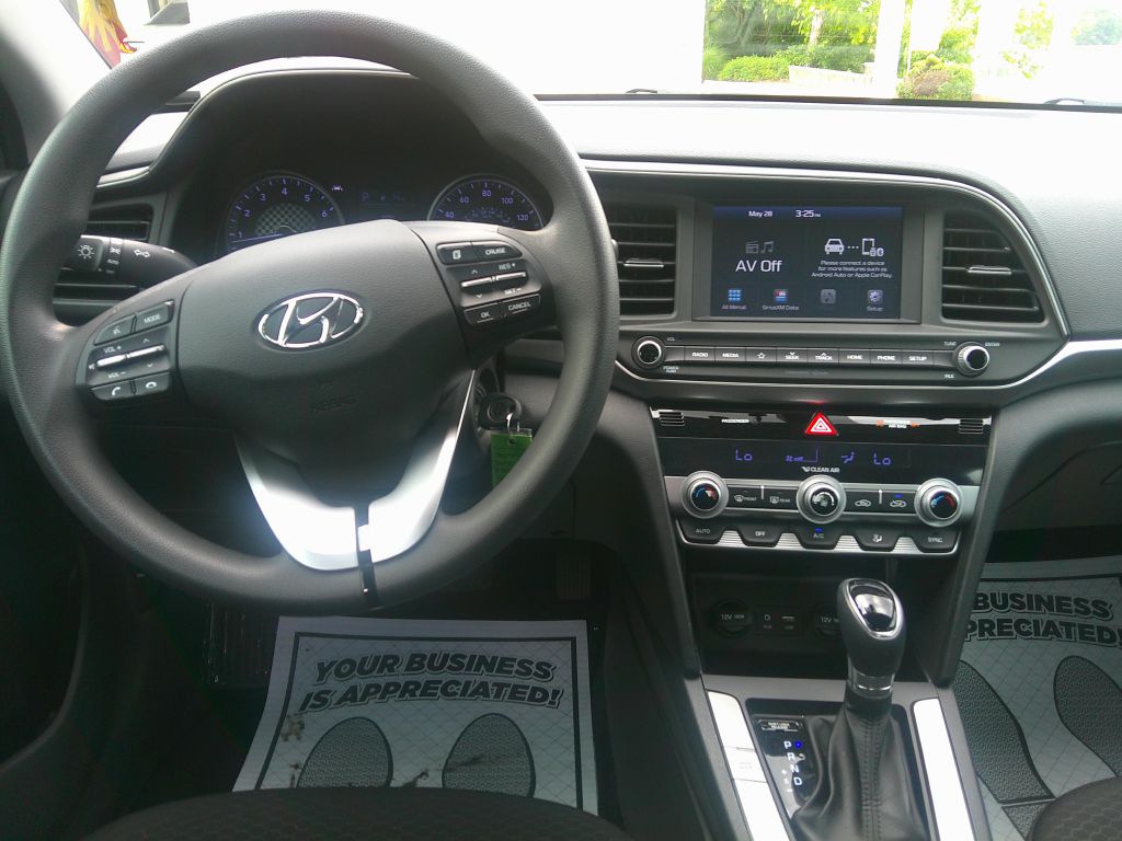 Photo 14 of this HYUNDAI ELANTRA