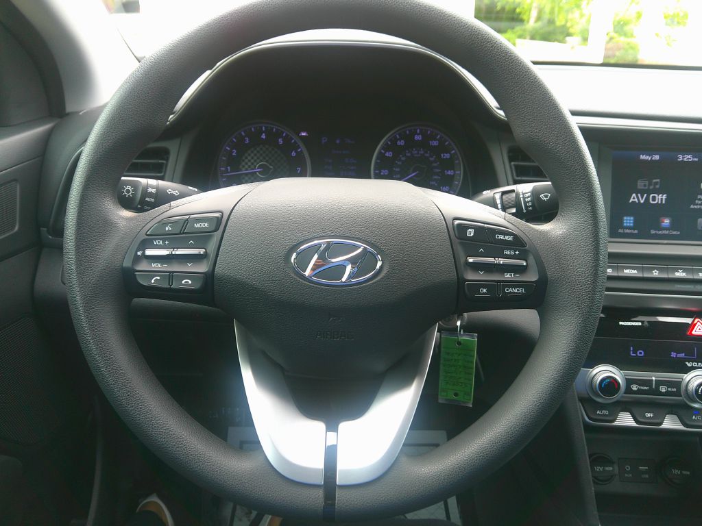 Photo 17 of this HYUNDAI ELANTRA