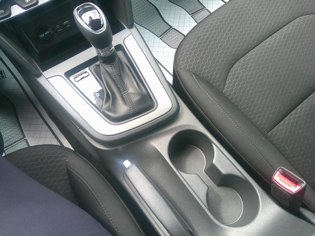 Photo 20 of this HYUNDAI ELANTRA