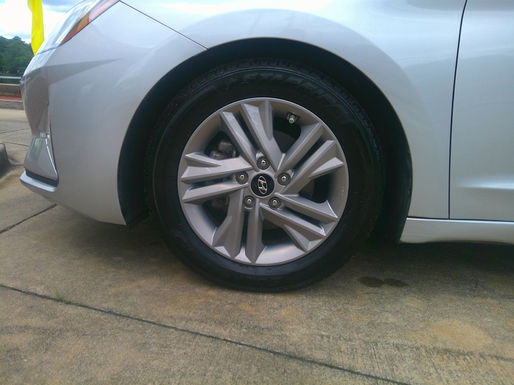 Photo 23 of this HYUNDAI ELANTRA