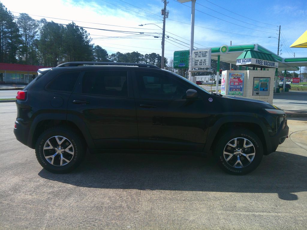 Photo 4 of this JEEP CHEROKEE