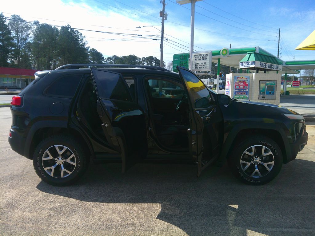 Photo 5 of this JEEP CHEROKEE