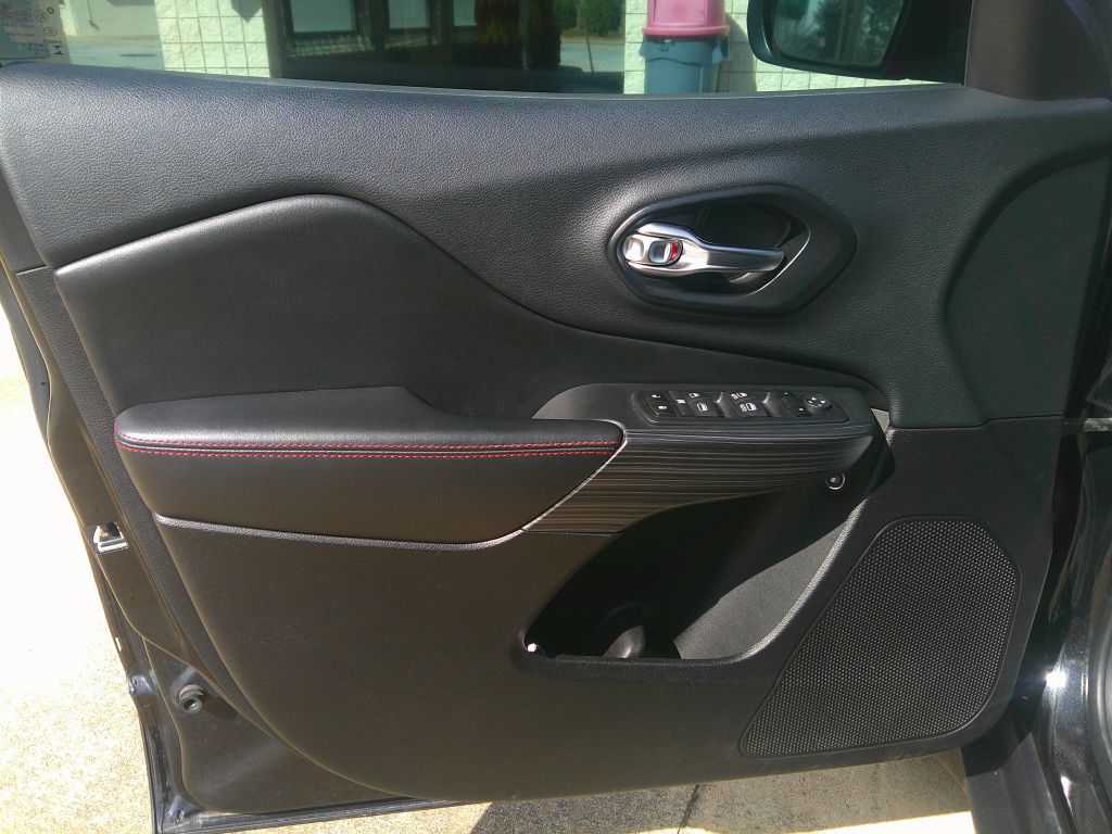 Photo 7 of this JEEP CHEROKEE