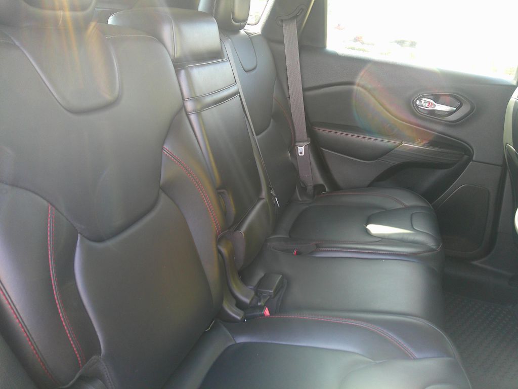 Photo 13 of this JEEP CHEROKEE