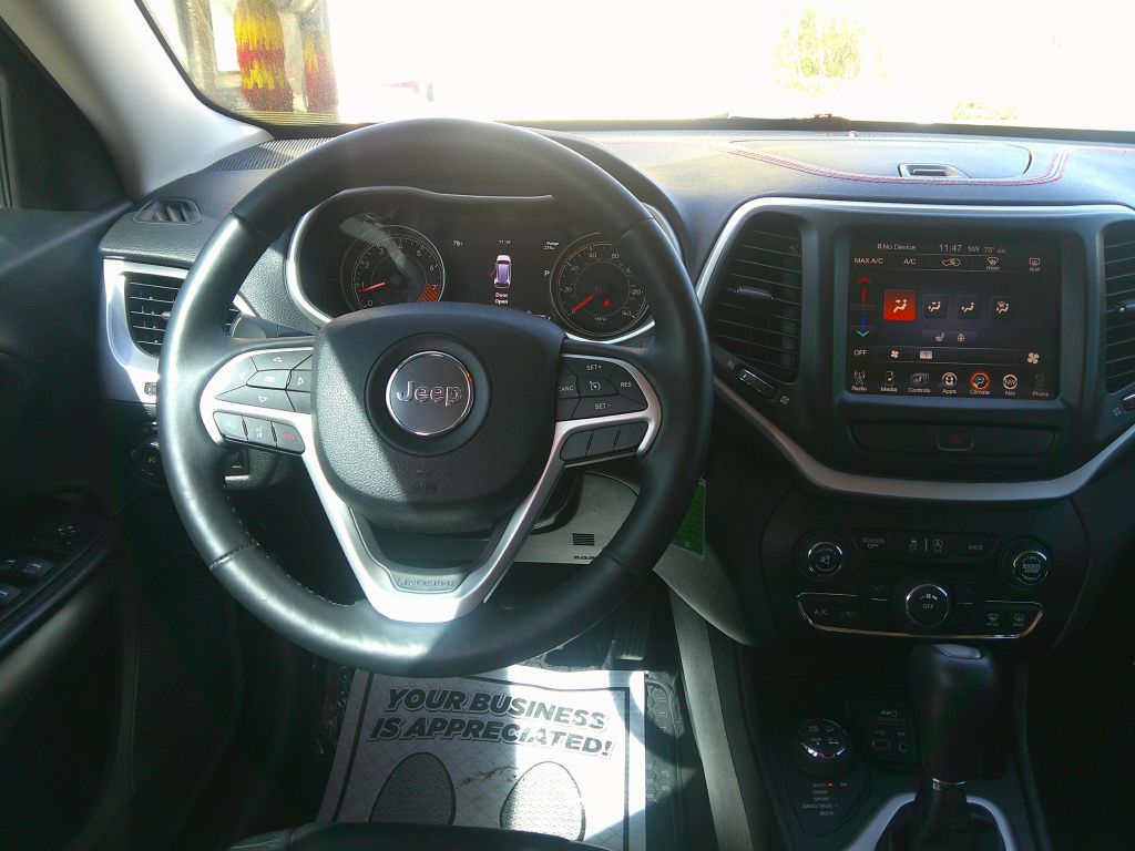 Photo 15 of this JEEP CHEROKEE