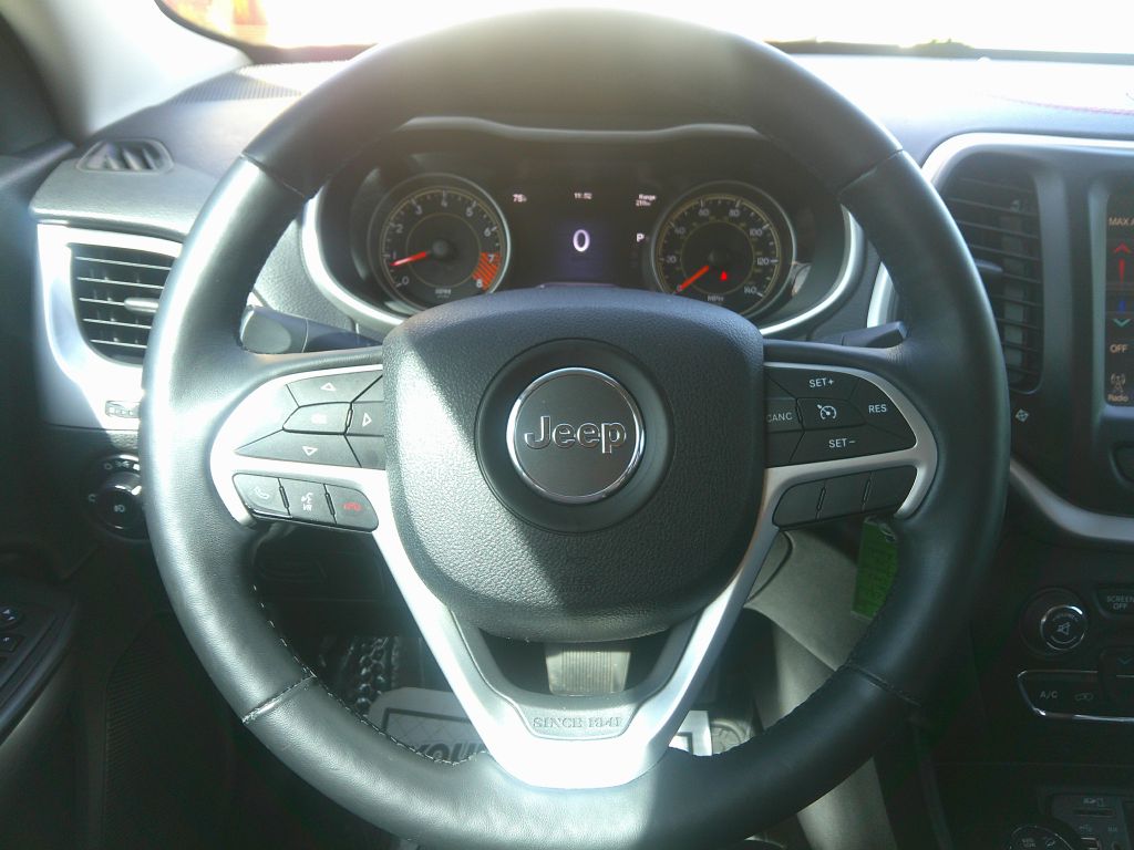 Photo 17 of this JEEP CHEROKEE