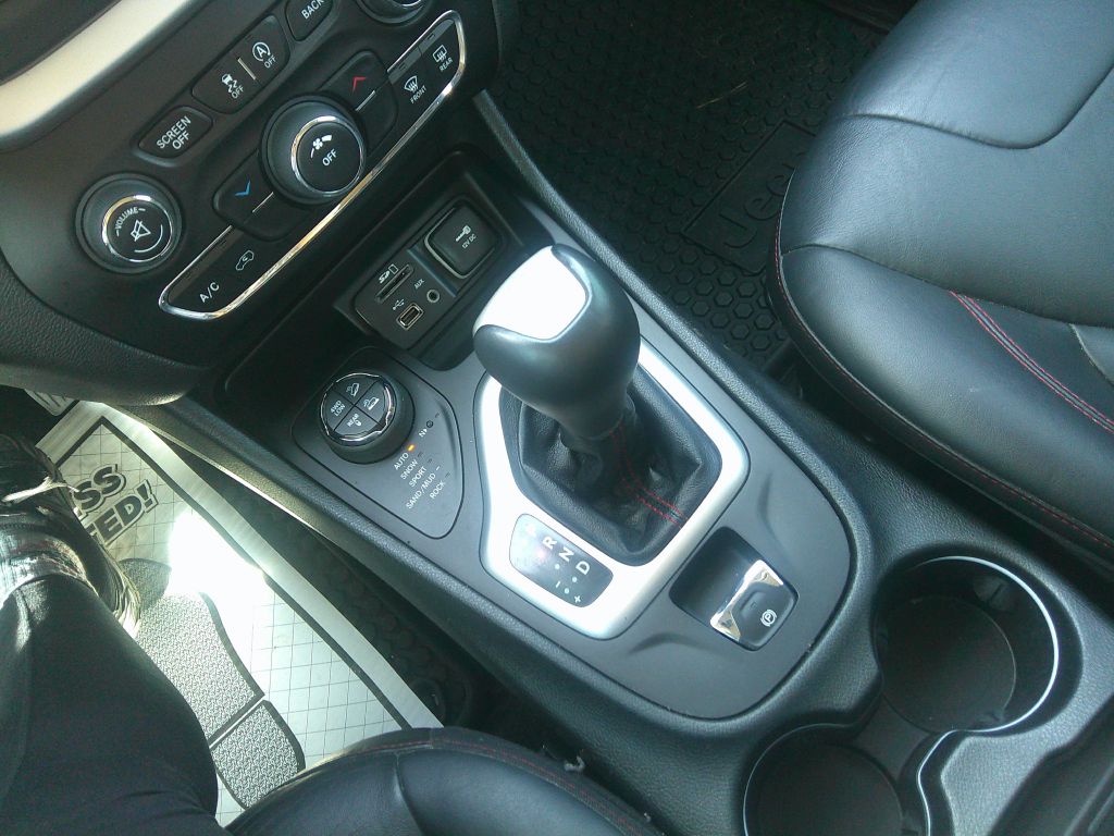 Photo 20 of this JEEP CHEROKEE