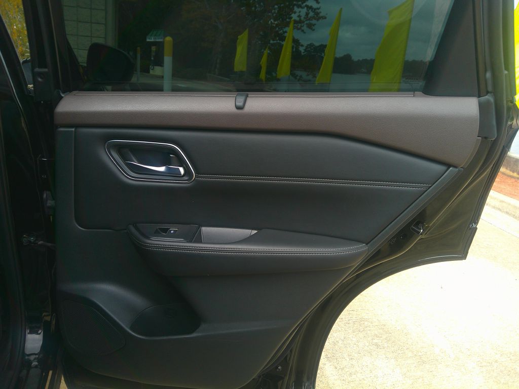 Photo 9 of this NISSAN ROGUE
