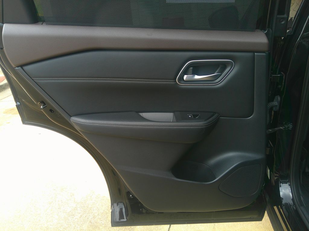 Photo 10 of this NISSAN ROGUE