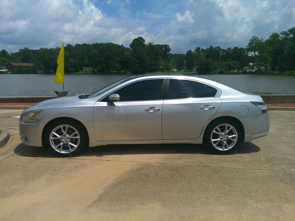 Photo 3 of this NISSAN MAXIMA