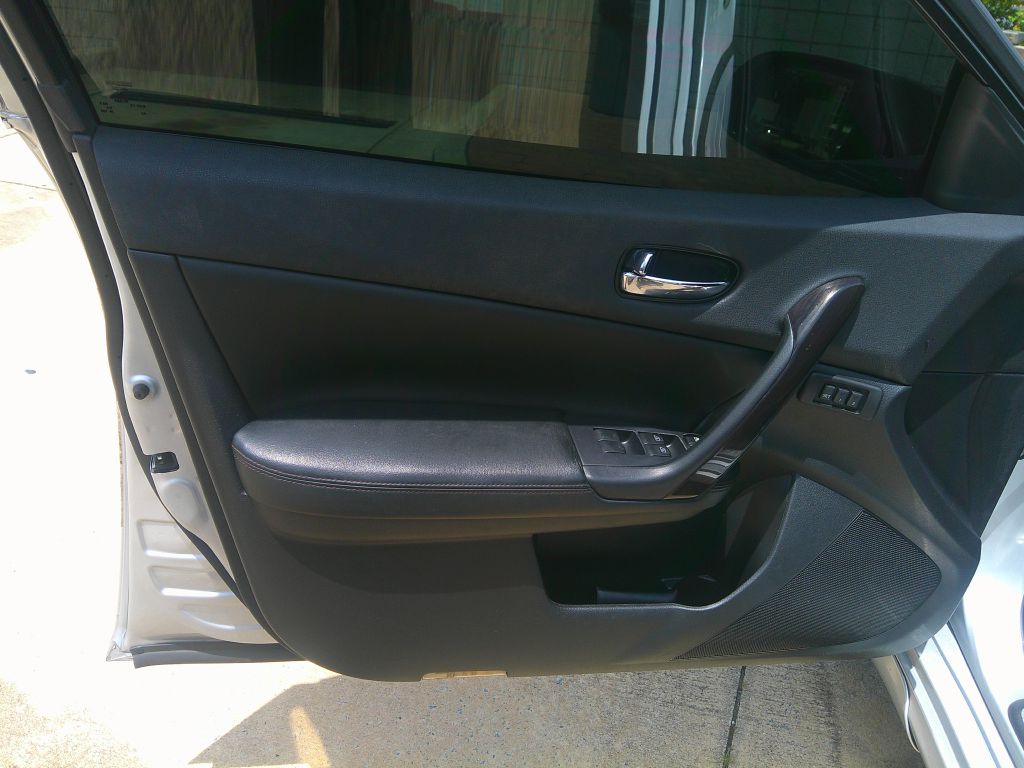 Photo 7 of this NISSAN MAXIMA