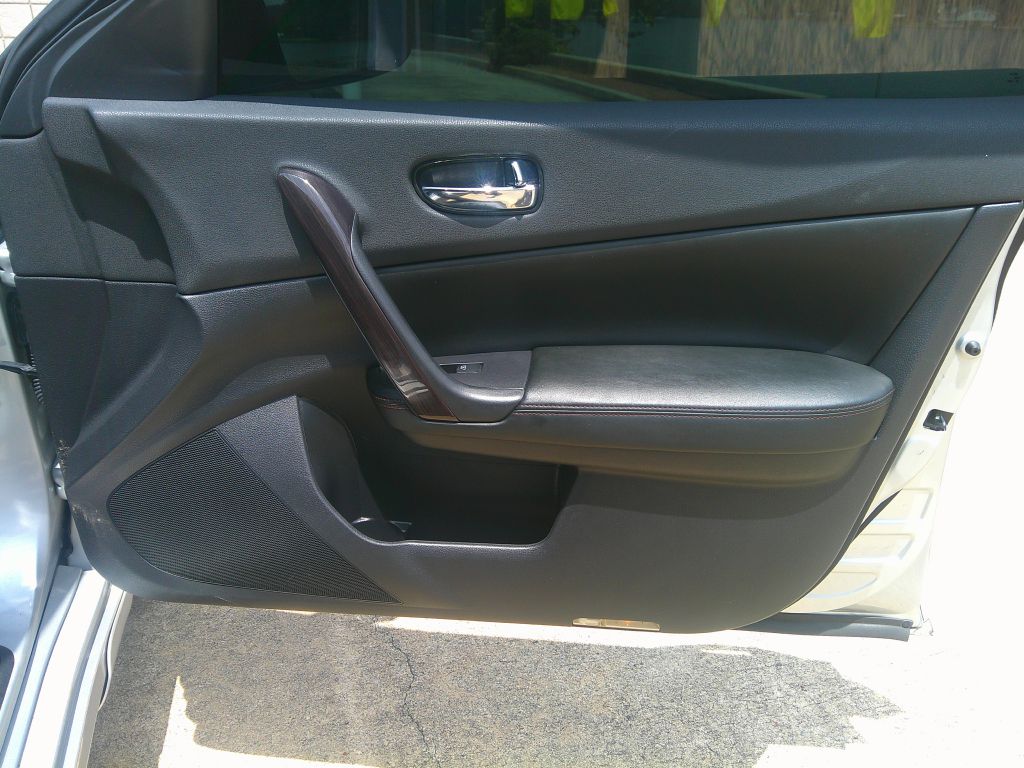 Photo 9 of this NISSAN MAXIMA
