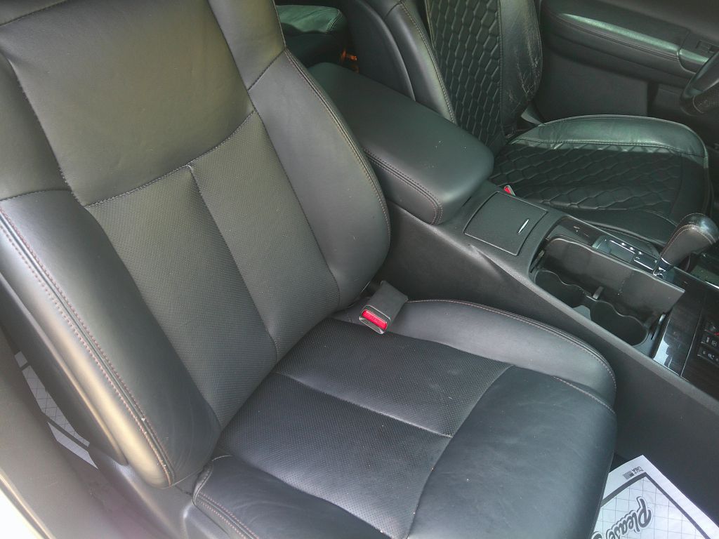 Photo 12 of this NISSAN MAXIMA