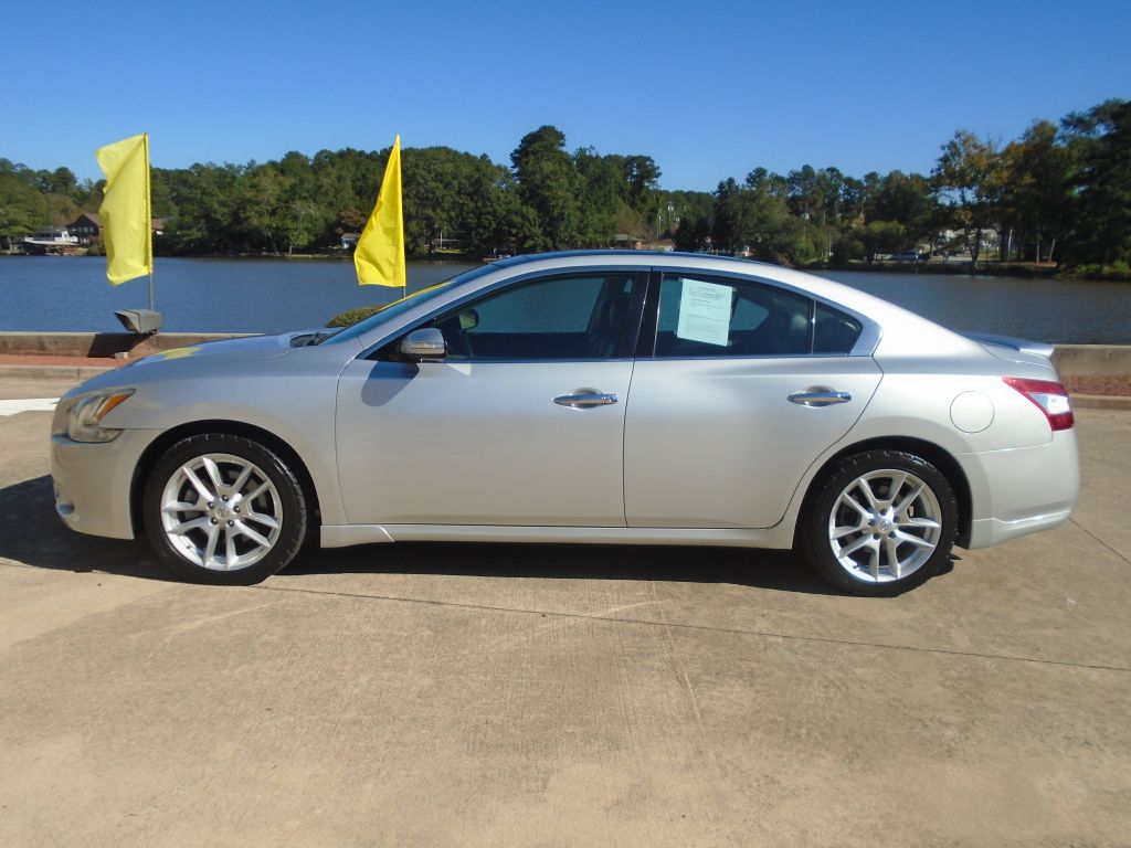 Photo 3 of this NISSAN MAXIMA