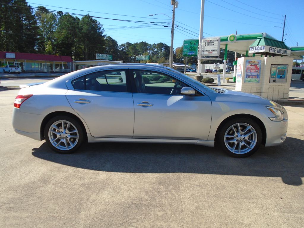 Photo 4 of this NISSAN MAXIMA
