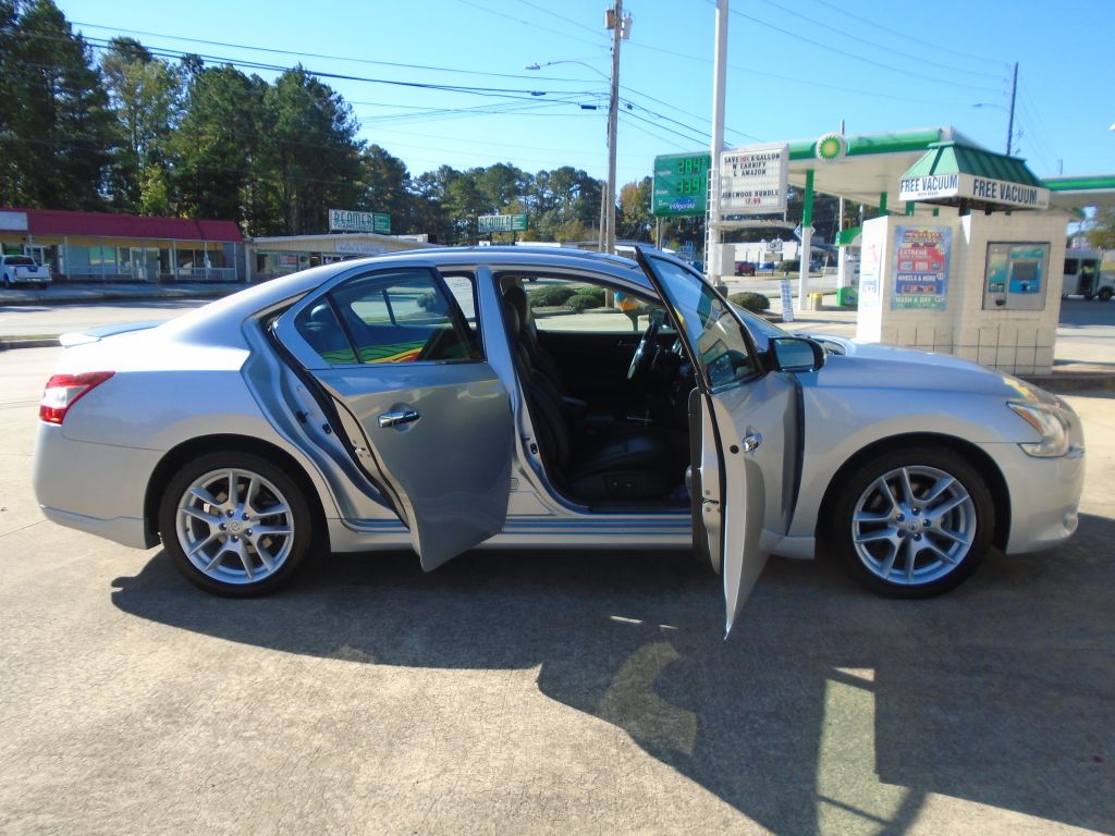 Photo 5 of this NISSAN MAXIMA