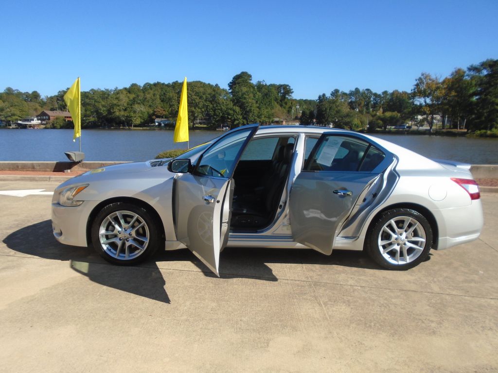 Photo 6 of this NISSAN MAXIMA