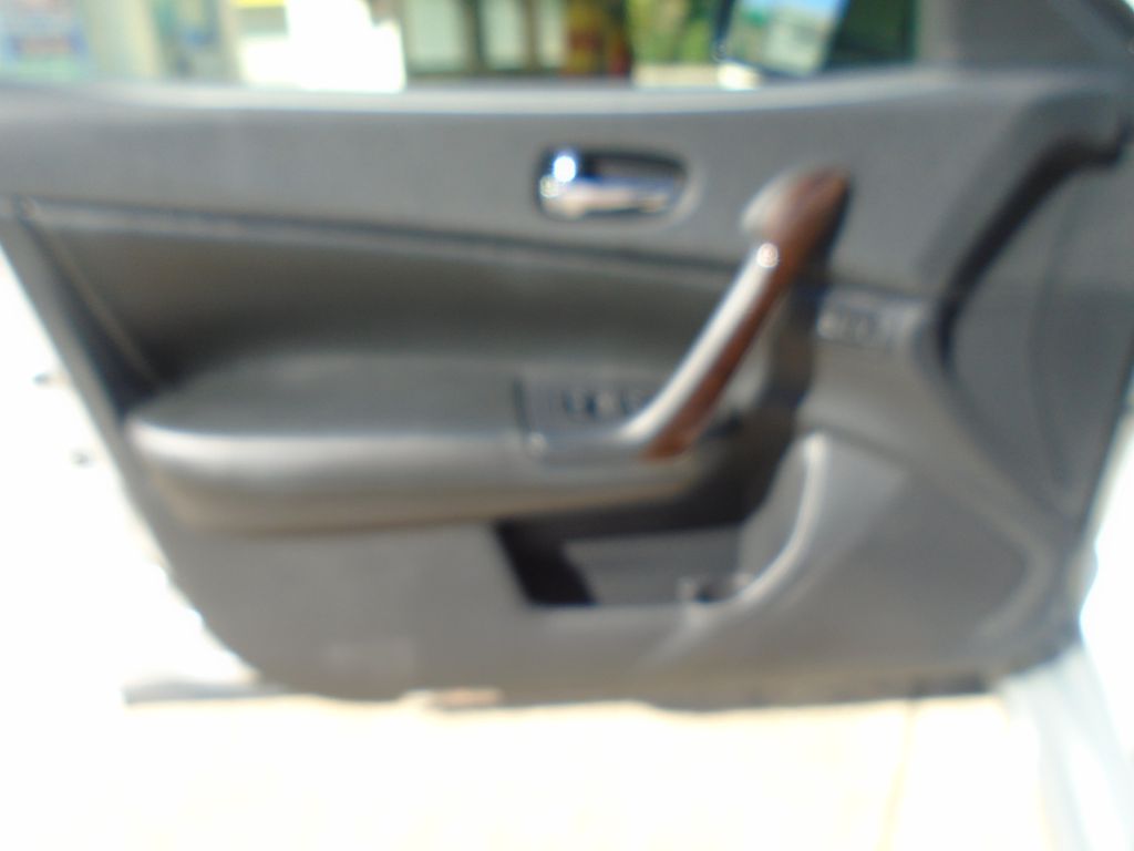 Photo 7 of this NISSAN MAXIMA