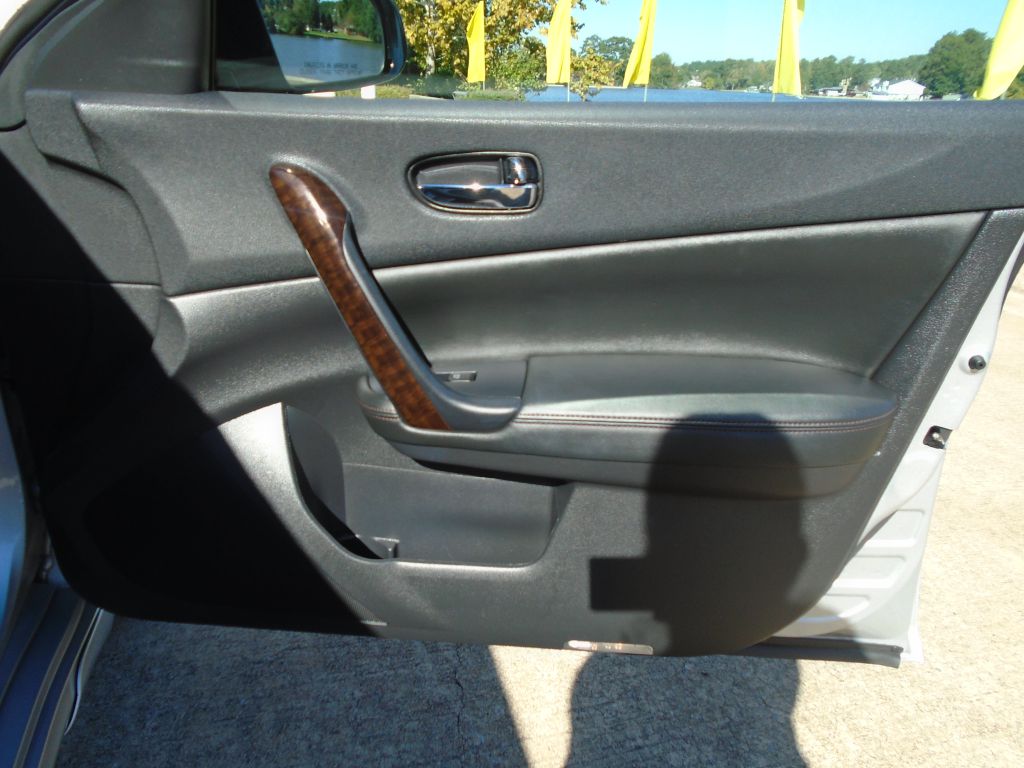 Photo 8 of this NISSAN MAXIMA