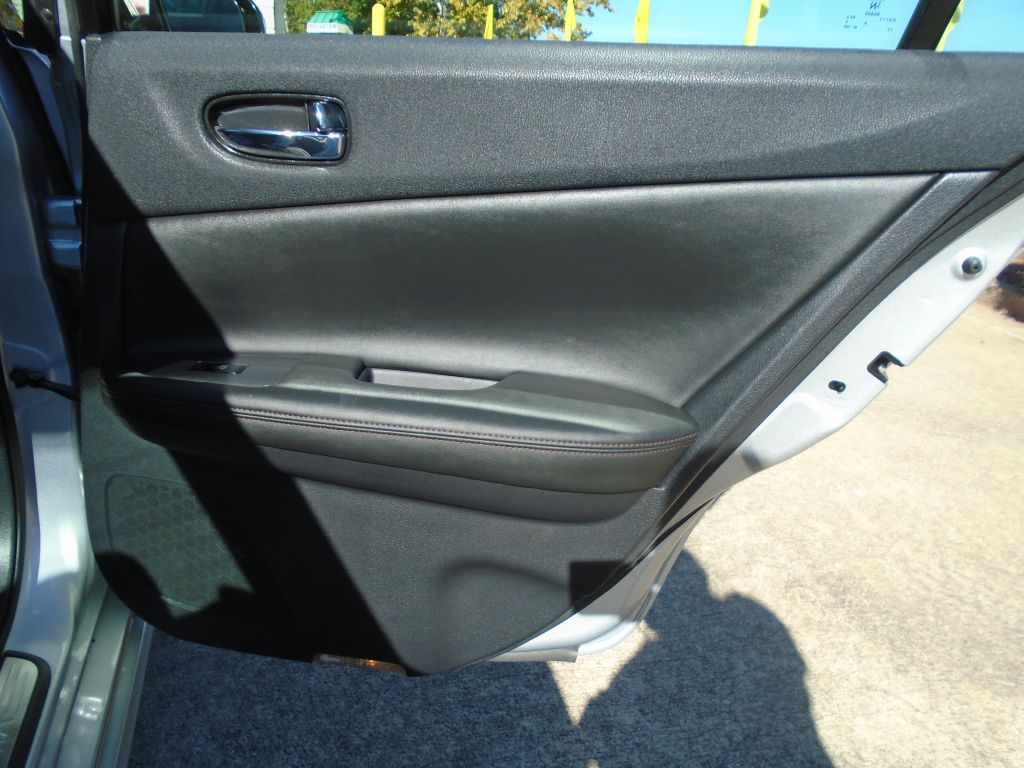 Photo 9 of this NISSAN MAXIMA