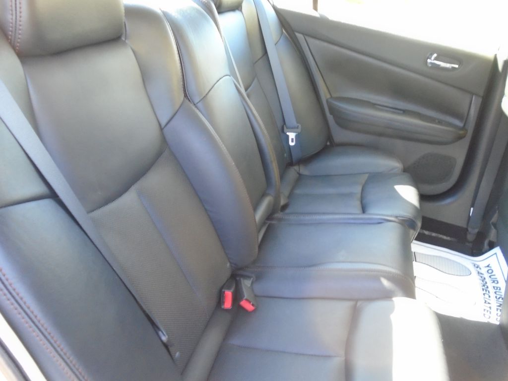 Photo 13 of this NISSAN MAXIMA