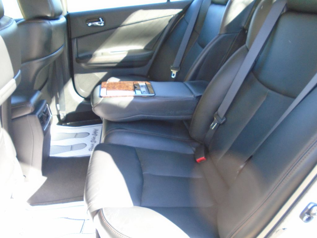 Photo 14 of this NISSAN MAXIMA