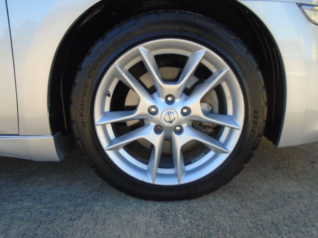 Photo 25 of this NISSAN MAXIMA