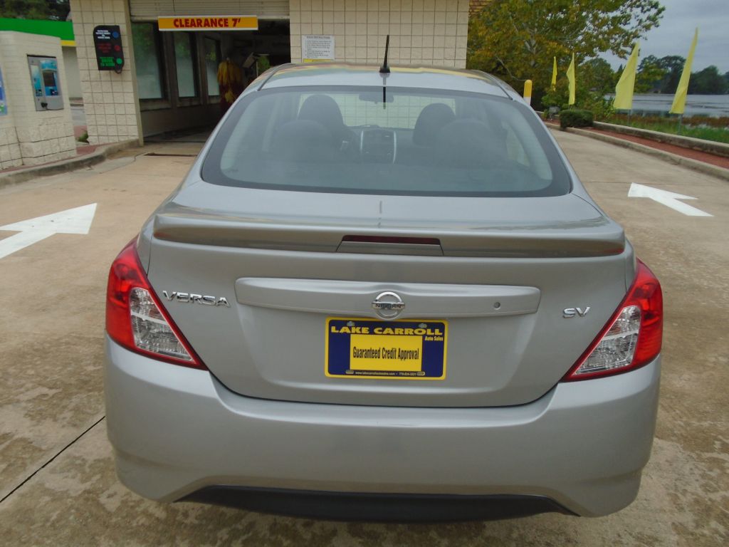 Photo 2 of this NISSAN VERSA