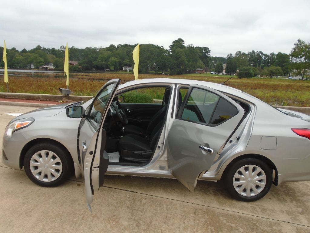 Photo 3 of this NISSAN VERSA