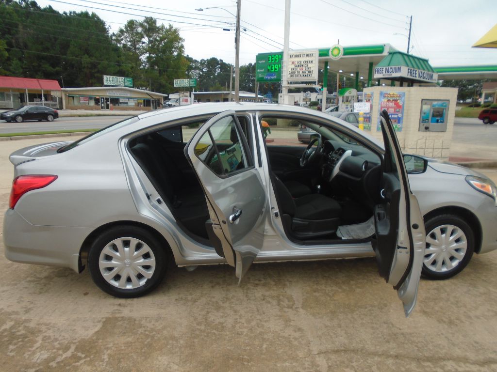 Photo 4 of this NISSAN VERSA