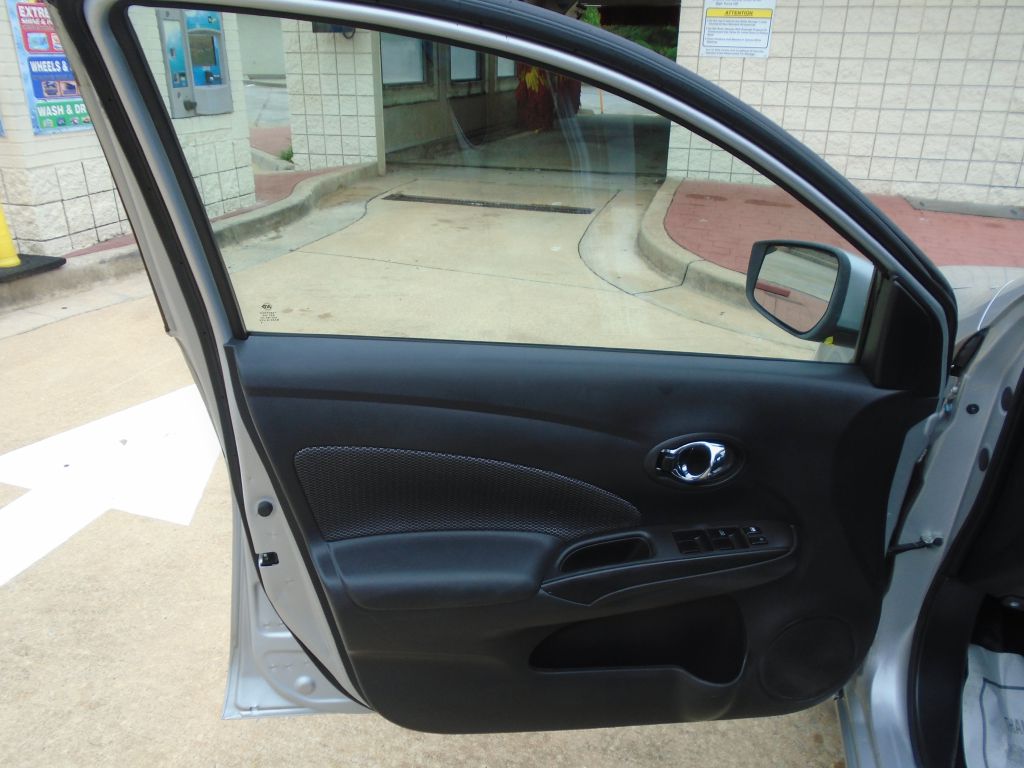 Photo 5 of this NISSAN VERSA
