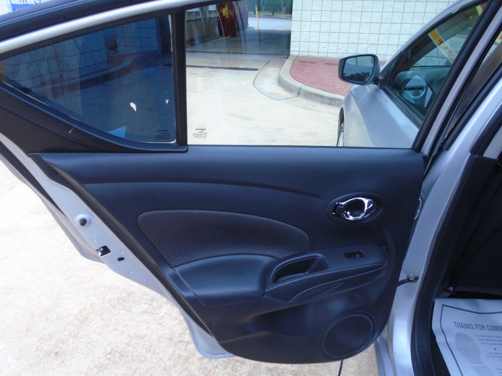 Photo 6 of this NISSAN VERSA