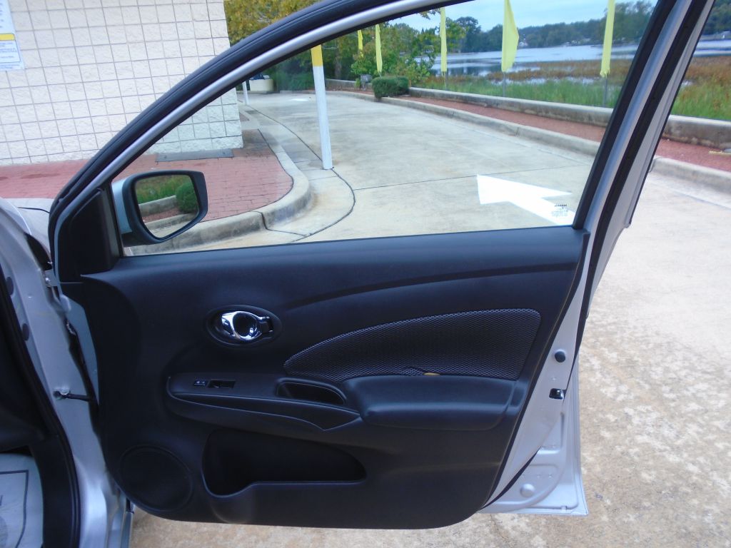 Photo 7 of this NISSAN VERSA