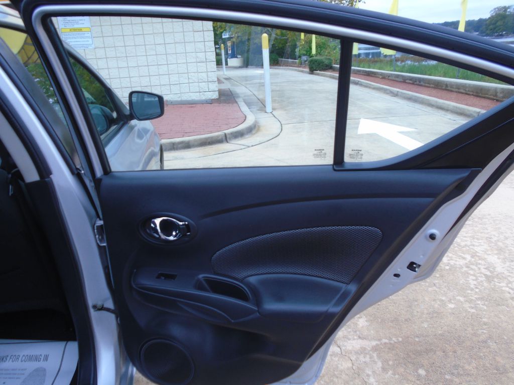 Photo 8 of this NISSAN VERSA
