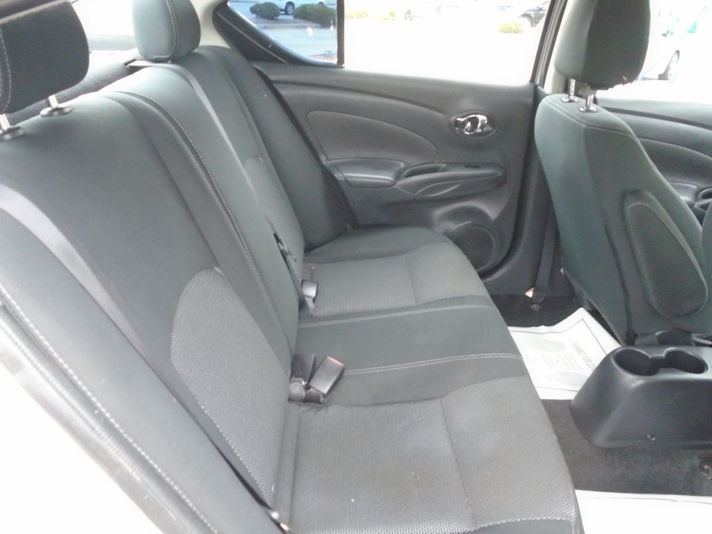Photo 11 of this NISSAN VERSA