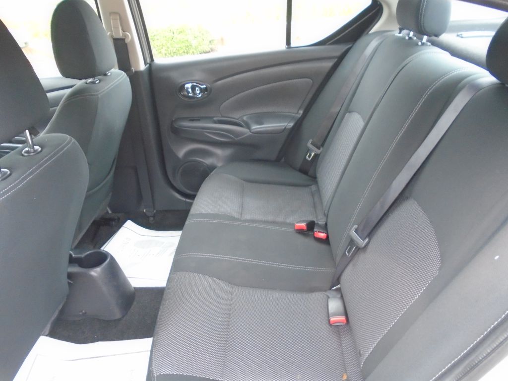 Photo 12 of this NISSAN VERSA