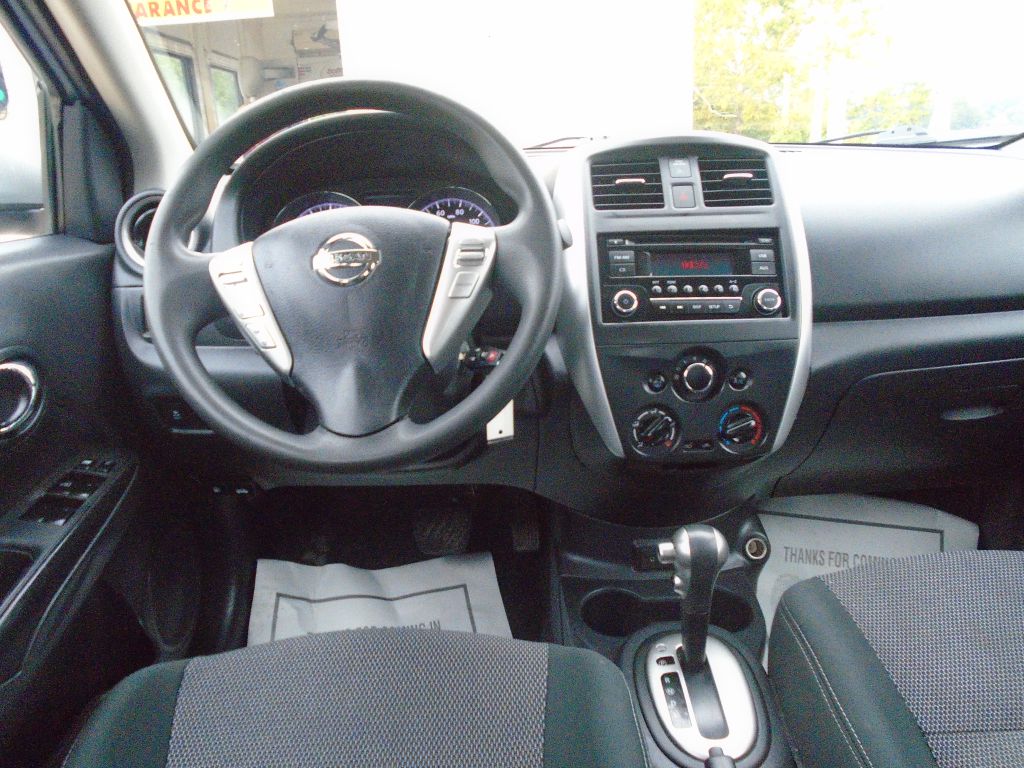 Photo 13 of this NISSAN VERSA