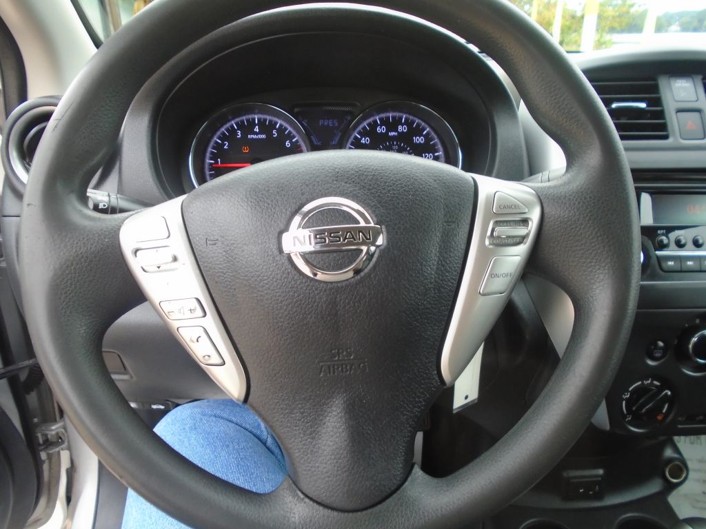 Photo 14 of this NISSAN VERSA