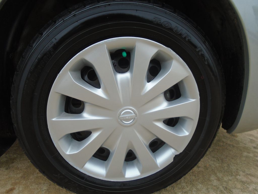 Photo 20 of this NISSAN VERSA