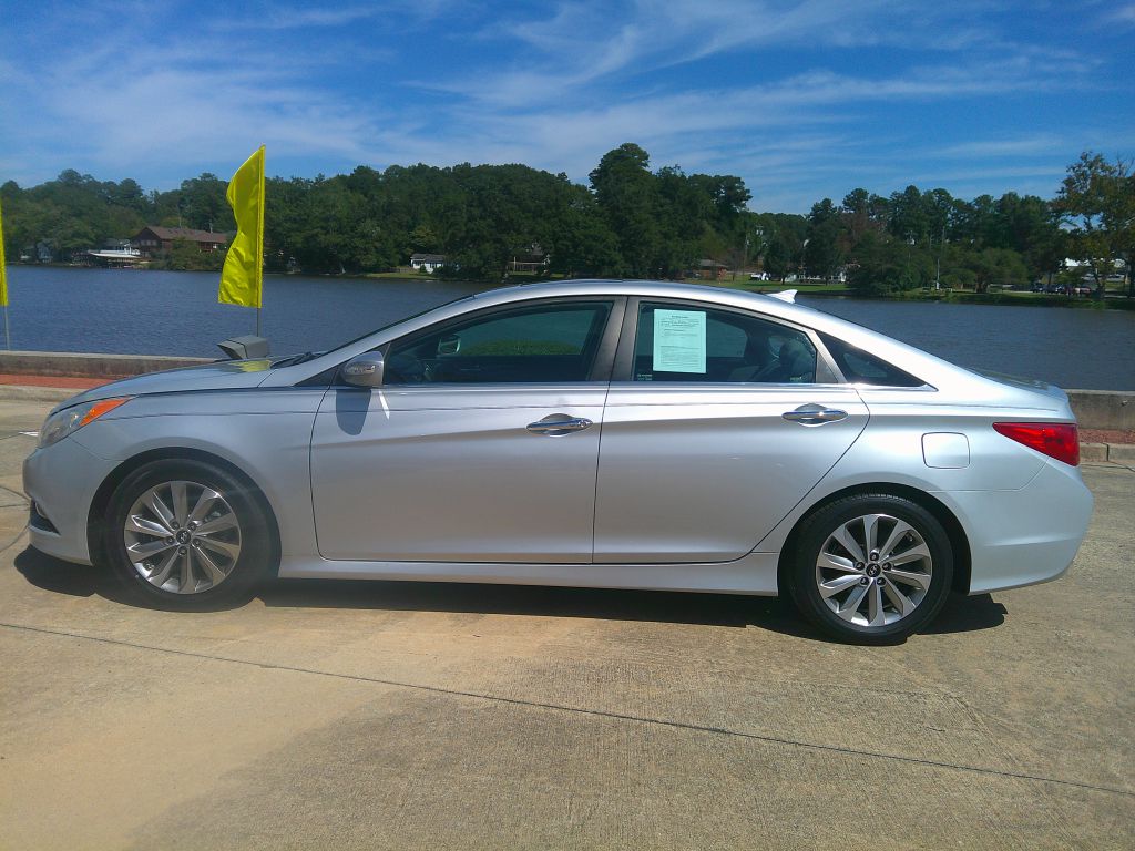 Photo 3 of this HYUNDAI SONATA